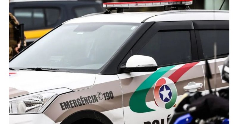 Imbituba / Homem com mandado de internação é abordado após causar transtornos próximo à praça do município