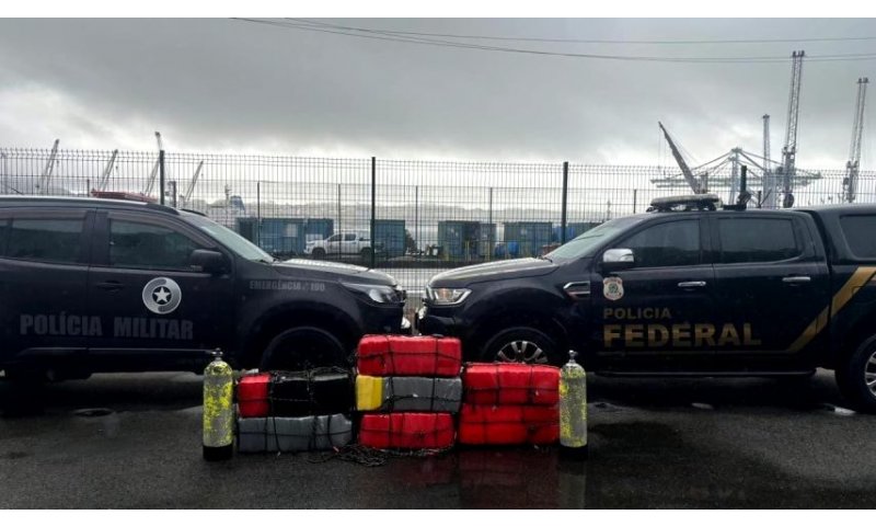 Imbituba / Operação do Bope e da PF encontra 277 quilos de cocaína em casco de navio