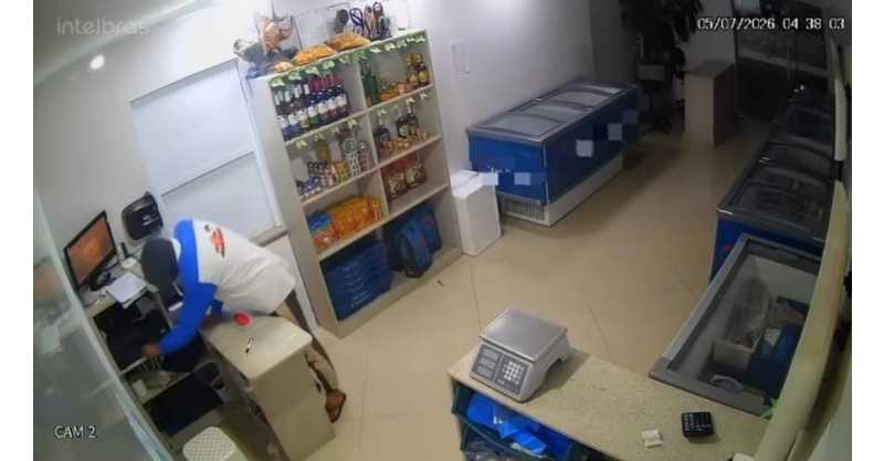 Imbituba / Peixaria é alvo de furto na cidade e câmeras de segurança flagram ação de ladrão