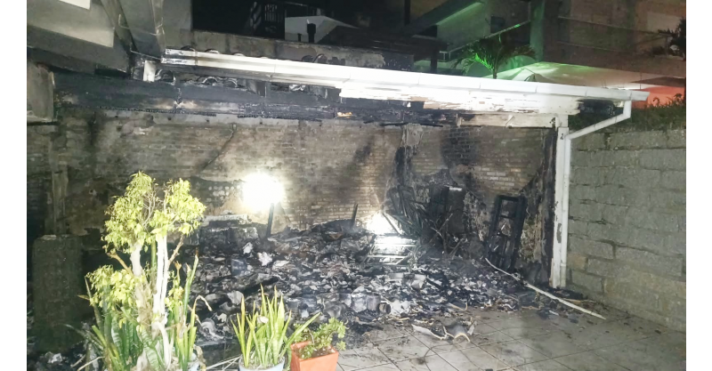 Incêndio atinge residência em Garopaba e destrói depósito de 40 m²