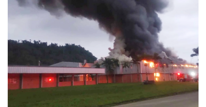 Incêndio de grandes proporções atinge empresa em Blumenau