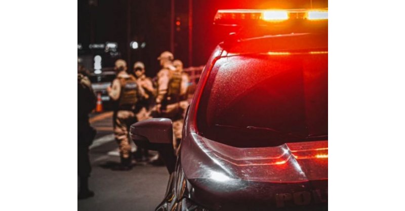 Jaguaruna / Após encontrar carro abandonado, Polícia Militar recupera em área de mata objetos furtados de residência