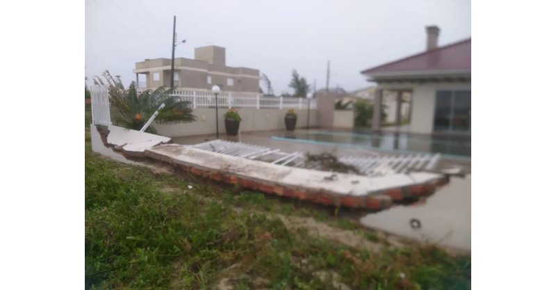Jaguaruna / Tsunami meteorológico danificou quase 40 imóveis na cidade