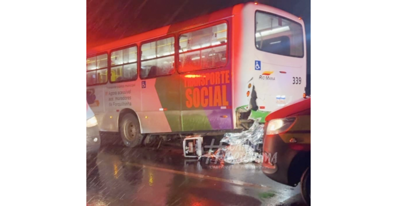 Jovem morre após colisão entre ônibus e motocicleta em Forquilhinha