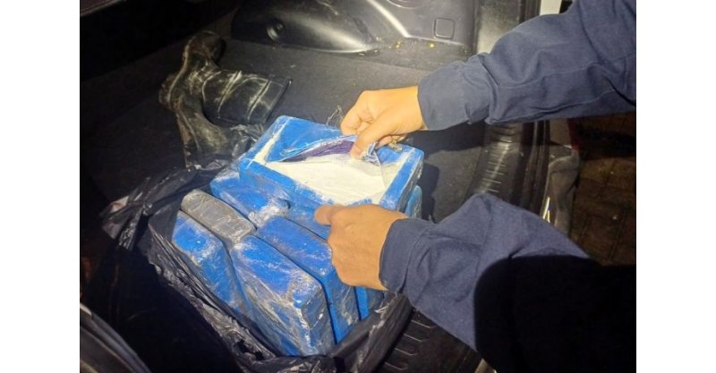Laguna / Dupla é presa com 12 quilos de cocaína na BR-101 no município