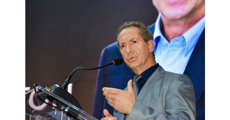 “Liderar é ouvir mais do que falar”, diz Neivor Canton, presidente da Aurora Coop