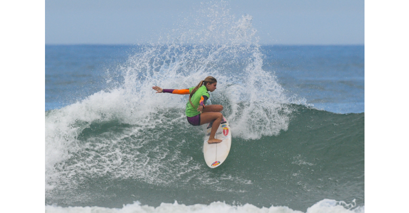 Última representante imbitubense/QS6000/ praia da Vila/Luiza Rosa Teixeira se prepara para enfrentar 3 das melhores surfistas/ América/Sul