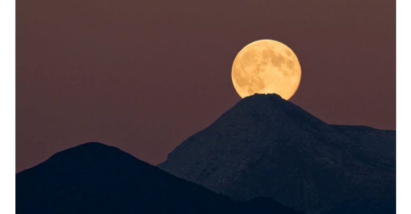 Lua está se afastando da Terra e seres humanos já sentem os efeitos, alertam cientistas