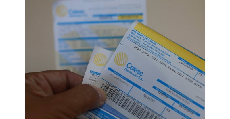 Mais de 20 mil clientes de energia elétrica em SC foram cobrados indevidamente; entenda