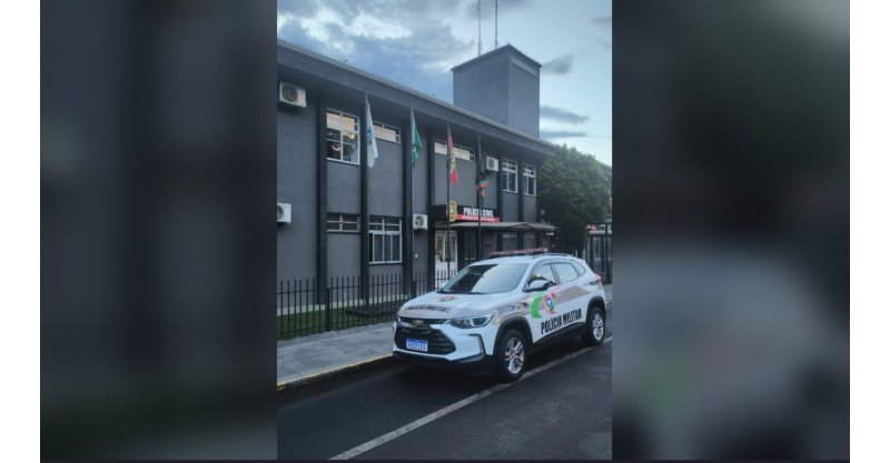 Mãe e padrasto são presos após morte de bebê de 8 meses levada à UPA com fraturas e sinais de agressão em SC