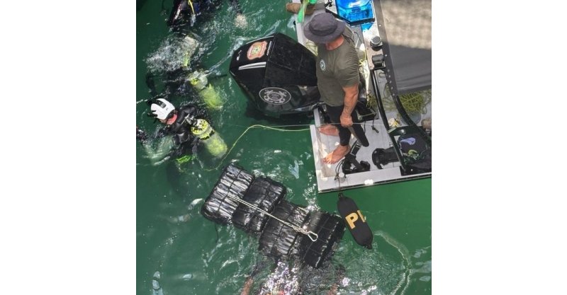 Mergulhadores profissionais presos foram contratados para esconder cocaína no casco de navios em SC