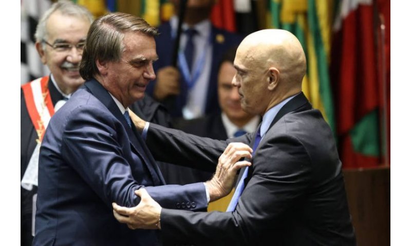 Moraes nega devolver passaporte de Bolsonaro, citando risco de fuga