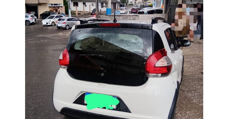 Motorista é executado a tiros enquanto dirigia carro em rua de SC