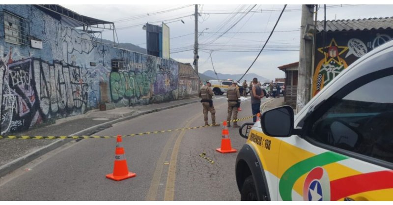 Motorista morre após caminhão enroscar em fios na Lagoa da Conceição, em Florianópolis