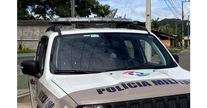 Mulher tenta roubar cremes de cabelo de farmácia de Imbituba, mas funcionários flagram ação