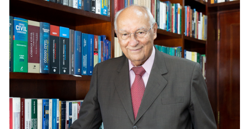 O STF transformou-se em poder político – e isso é péssimo para o Brasil /  Ives Gandra Martins
