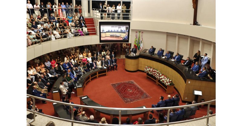 Oito prefeitos renunciam, nove deputados mudam de partido: o que mudou em SC com o fim da janela