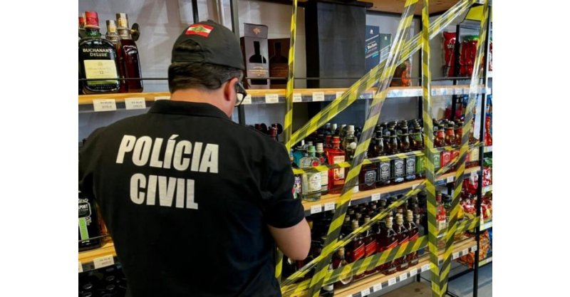 Operação conjunta apreende 200 garrafas de bebidas irregulares em Tubarão