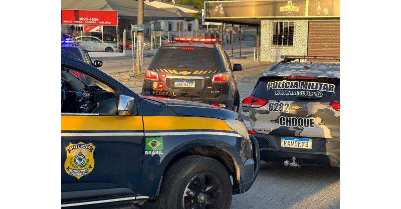 OPERAÇÃO SÃO CAMILO / Polícia Federal faz buscas em residências em Imbituba em ação contra crimes financeiros