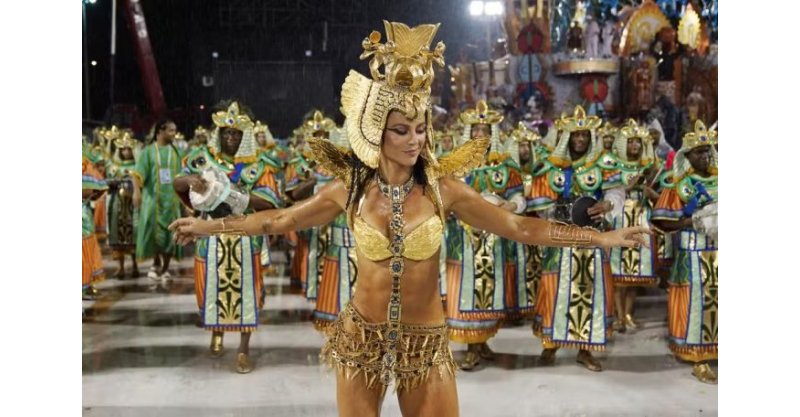 Paolla Oliveira teve que ganhar músculos e mudar seu corpo para ser rainha da Grande Rio