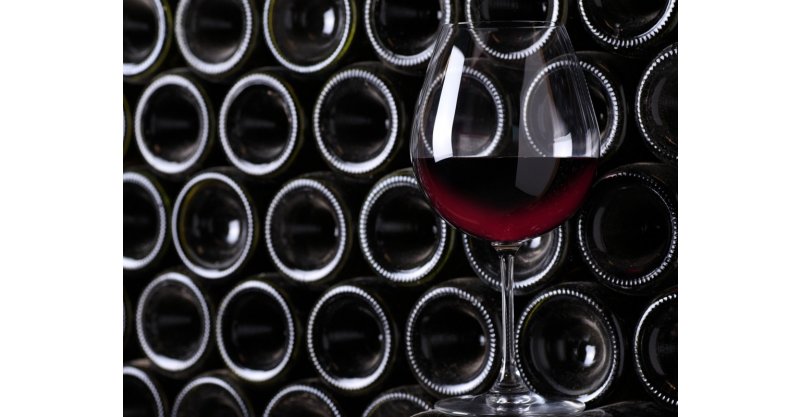 Para que serve o buraco no fundo das garrafas de vinho? Razão mistura química e engenharia
