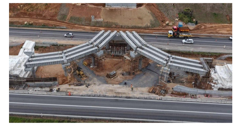 Paulo Lopes / ATENÇÃO MOTORISTAS/Obra de implantação de novo viaduto interdita tráfego de veículos na pista na BR-101  
