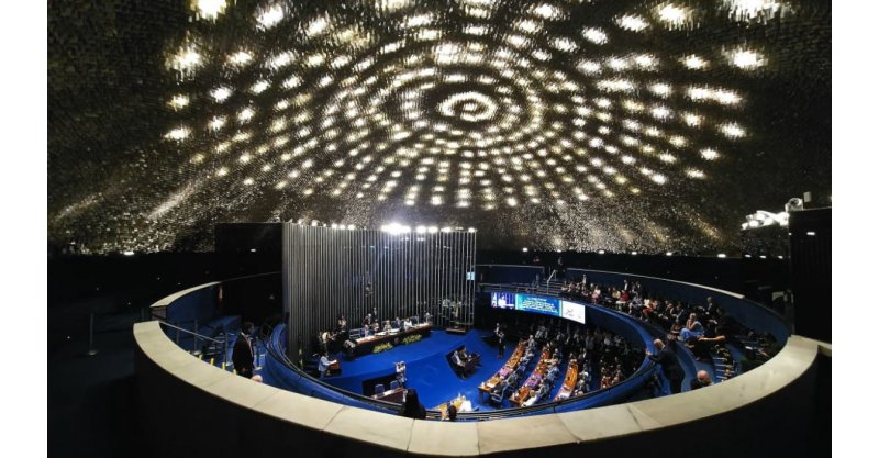 PEC da Blindagem chega ao Senado em meio a protestos nacionais