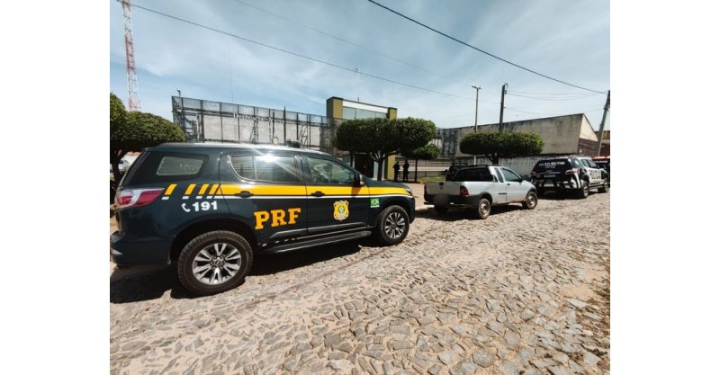 Pescaria Brava / Polícia do município participa de operação contra adulteração de caminhões