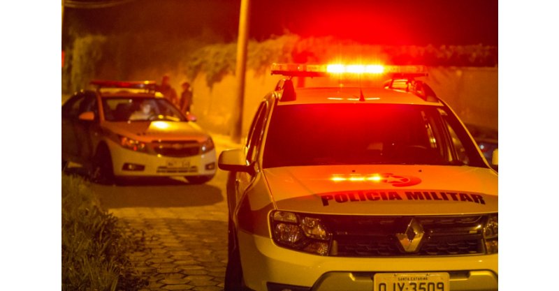 Polícia Militar prende casal com 59 pedras de crack embaladas para venda
