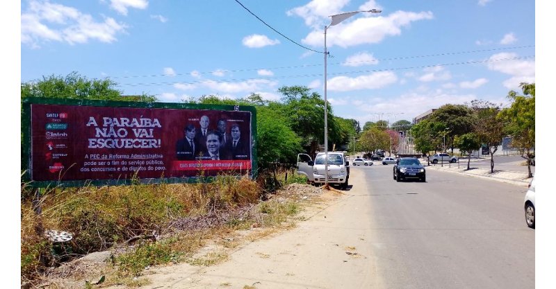 Polêmica dos outdoors de Hugo Motta volta ao debate político; entenda o caso