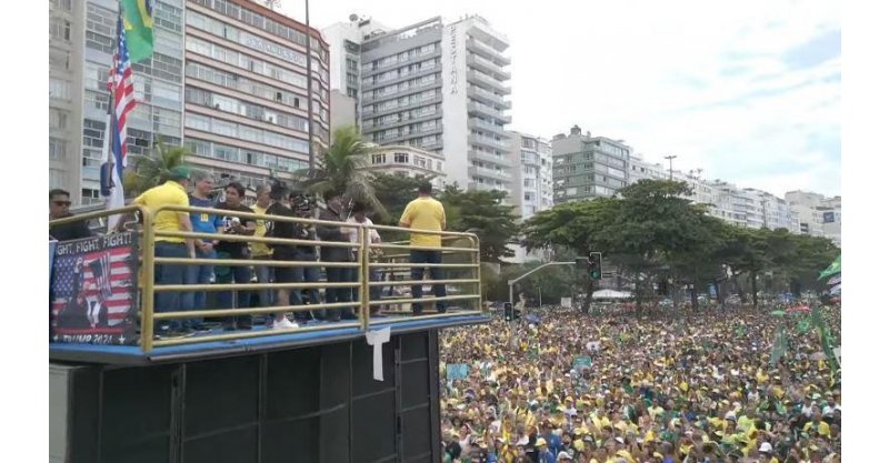 POLÍTICA / O que menos importa