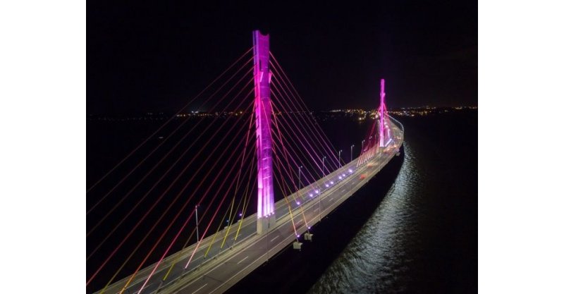 Ponte Anita Garibaldi ganha iluminação especial em homenagem as mulheres