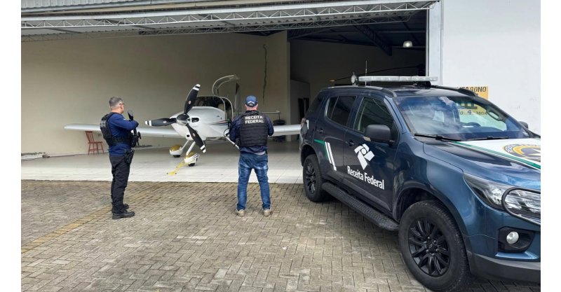 Porto Belo SC / Piloto e ajudante são presos em aeroporto de SC com carga ilegal de iPhones avaliada em R$ 3 milhões