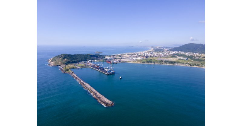 Porto de Imbituba movimenta mais de 2,65 milhões de toneladas nos quatro primeiros meses de 2026