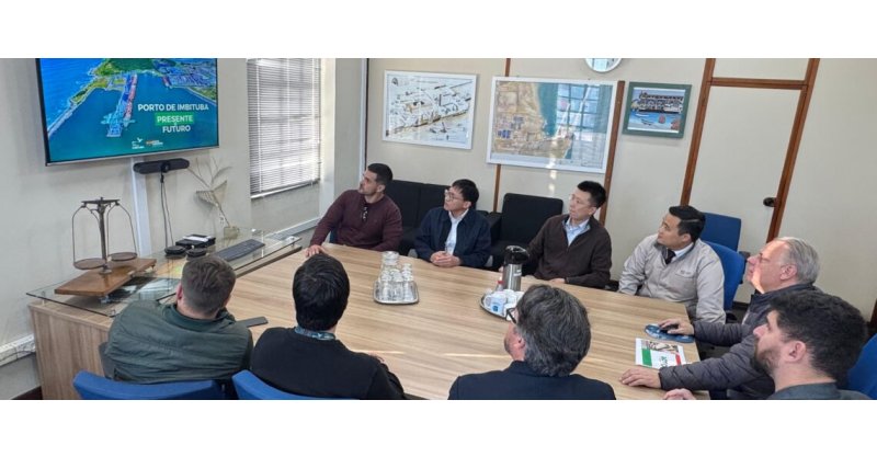 Porto de Imbituba recebe visita de líder chinesa em maquinário pesado
