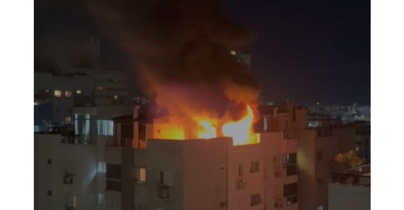 Prédio é evacuado após incêndio atingir cobertura no Sul de SC