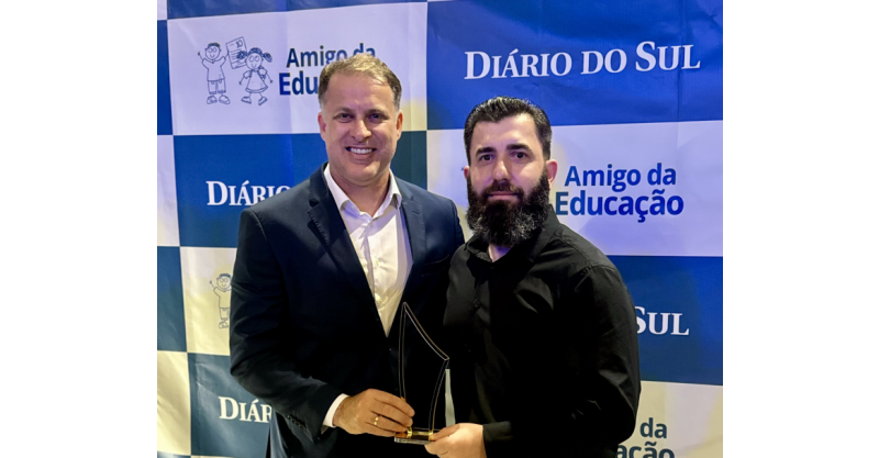 Prefeito de IMBITUBA é homenageado em evento que reuniu lideranças do sul catarinense