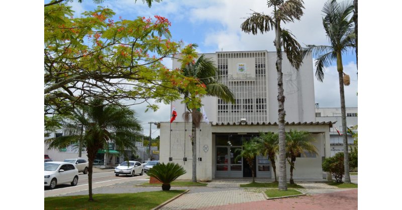 Prefeito, ex-prefeito e ex-diretor do Samae são alvos de operação da DEIC em Morro da Fumaça