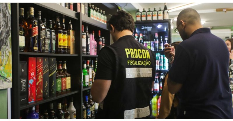Procon de Florianópolis faz “batidão” em bares após alerta sobre bebidas adulteradas