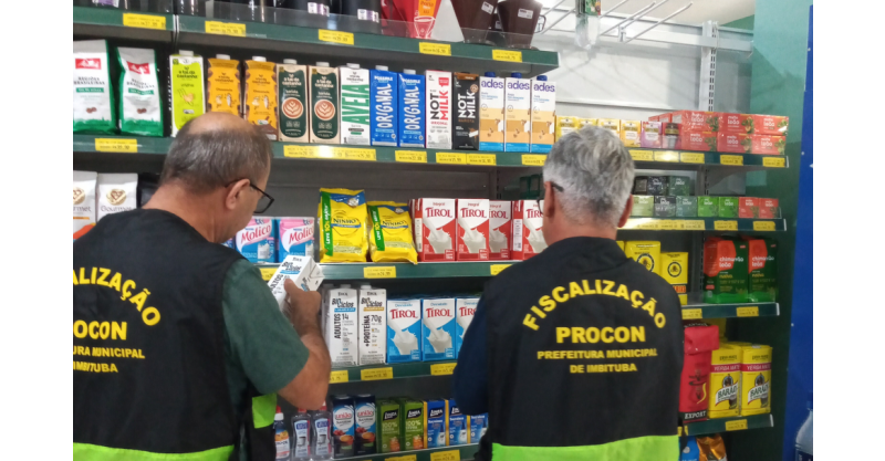 PROCON de Imbituba realiza fiscalização em supermercado de Ibiraquera