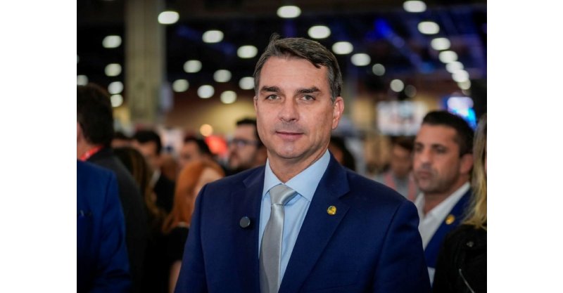 Quaest: Flávio Bolsonaro ultrapassa Lula numericamente e lidera simulação de segundo turno