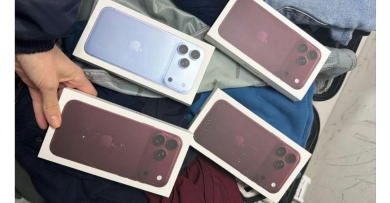 Receita para passageiros suspeitos/Foz do Iguaçu/mas ao abrirem malas descobrem dezenas/iPhones 18 recém-lançados avaliados/R$ 1 milhão