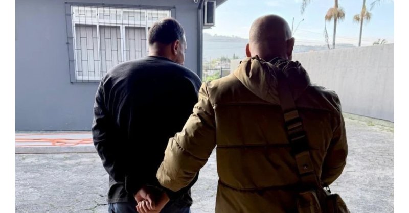 REI DAS MILHAS / Homem é preso em Garopaba em investigação de golpes que somam mais de R$ 2 milhões