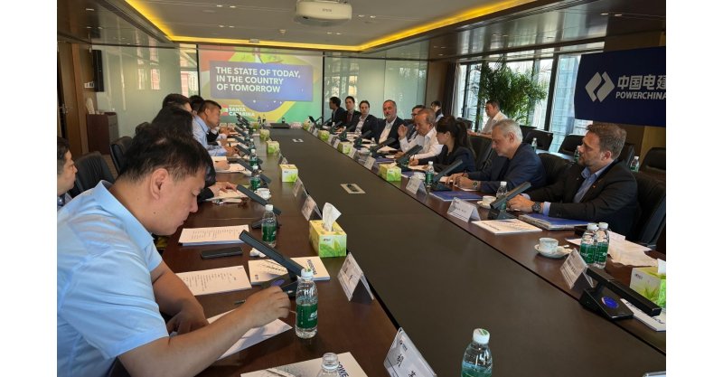 Santa Catarina discute instalação de data center com gigante mundial para avanço do uso de IA