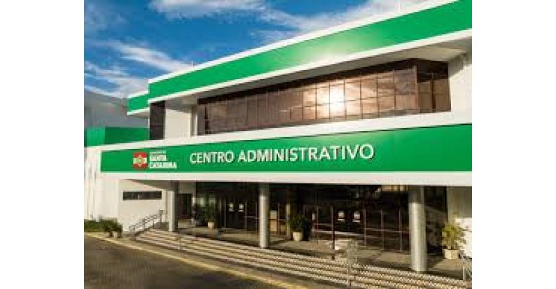SC demite médicos e policiais e caça aposentadorias por vazamento de dados e improbidade