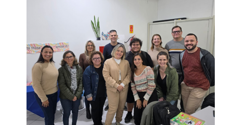 SEDEJ promove formação para professores de Inglês e mantém material didático na rede municipal