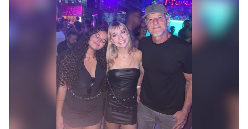 “Super simpático”: Marcello Novaes é tietado por fãs em casa de festas na Praia do Rosa