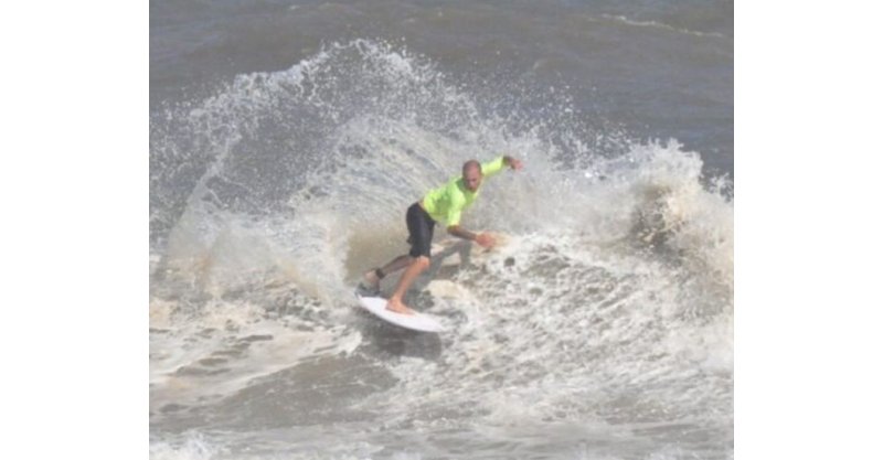 Surfista de Itapirubá é destaque em competição