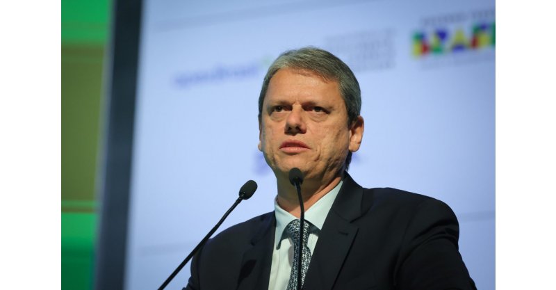 Tarcísio de Freitas cancela ida a Brasília e pede ao STF autorização para ver Bolsonaro