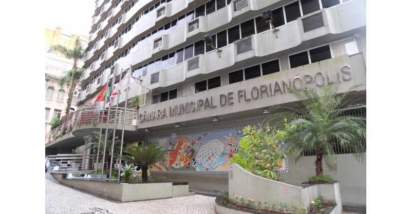 TCE/SC manda Câmara Municipal de Florianópolis regularizar cargos e apurar devolução de valores